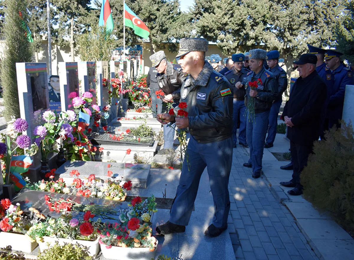 Şəhid hərbi pilot Rəşad Atakişiyevin məzarı ziyarət edilib