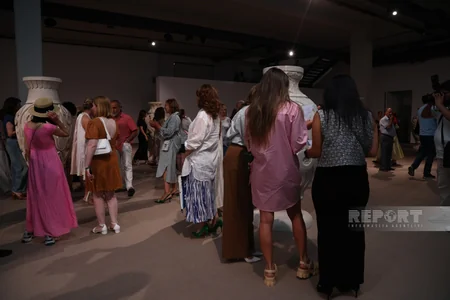YARAT rəssam Aydan Salahovanın “Sükutun səsləri” adlı fərdi sərgisini təqdim edir