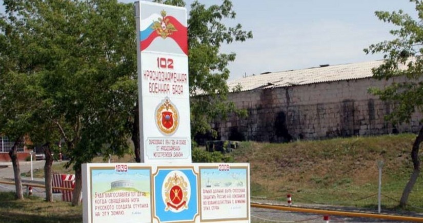 Rusiyanın Ermənistandakı hərbi bazasının əsgəri özünü güllələyib
