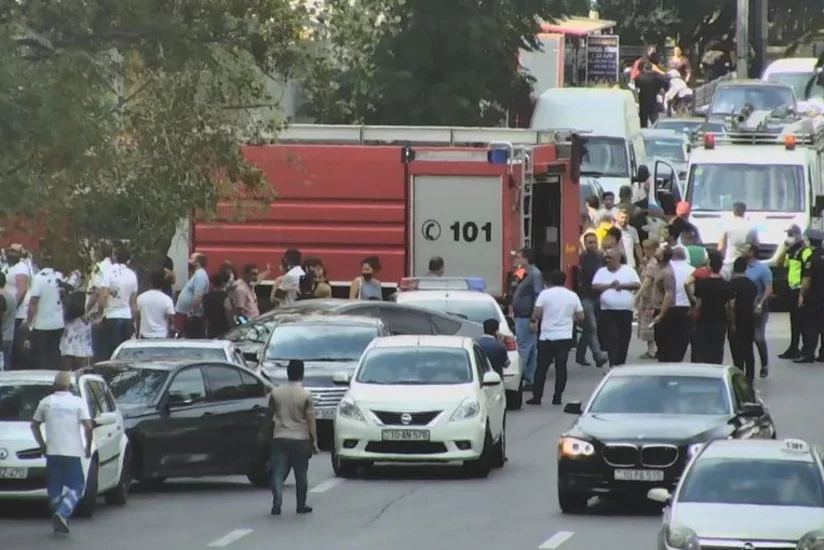 Bakının Həsən Əliyev küçəsindən Azadlıq prospektinə giriş bağlanıb