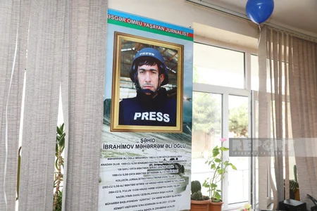 Bakının 100 nömrəli məktəbinin sinif otaqlarından birinə şəhid jurnalist Məhərrəm İbrahimovun adı verilib