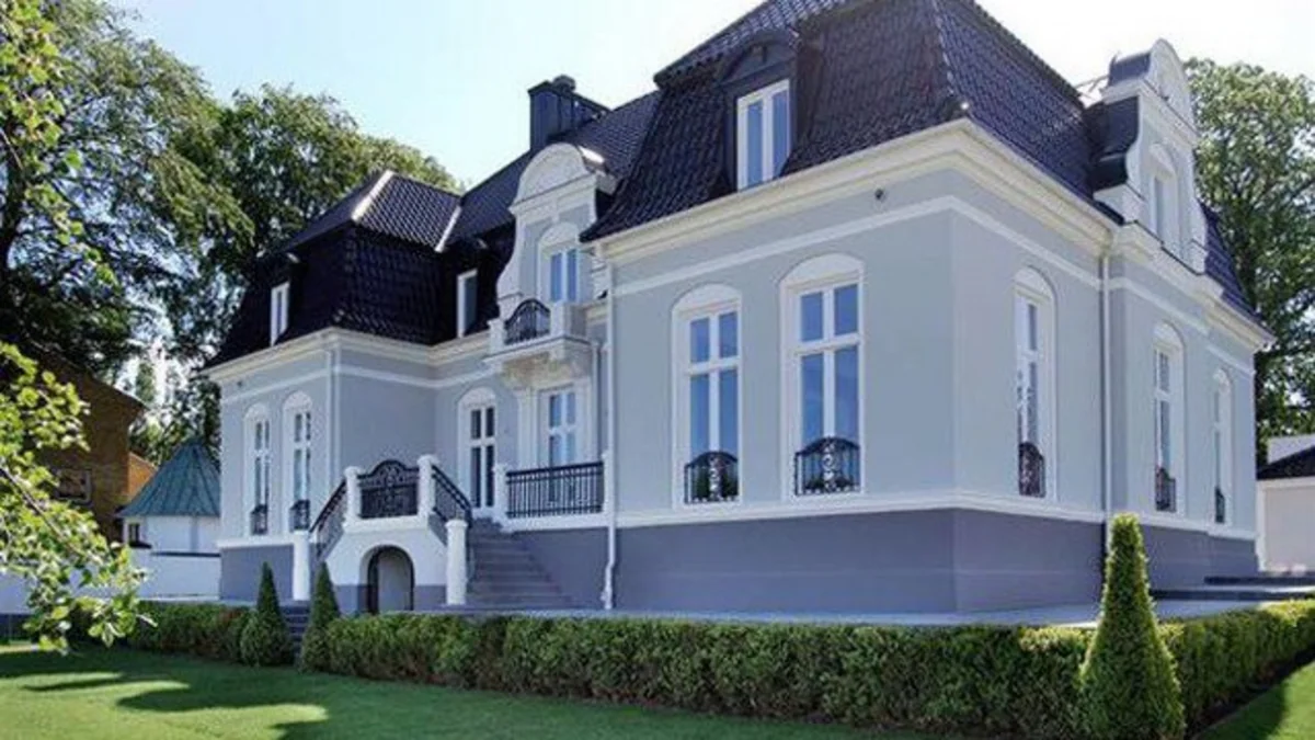 Zlatan İbrahimoviç kilsəni alaraq, apartamentə çevirib