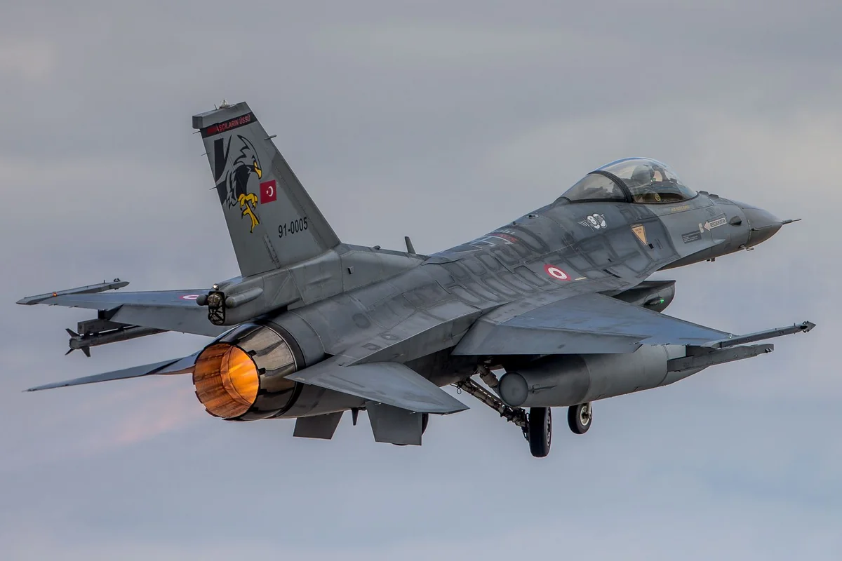 4 F-16s of Turkish Air Force deployed to Romania for patrol service
