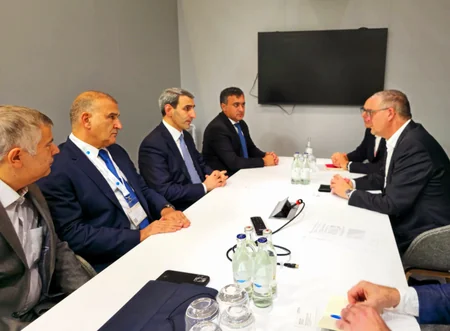 ADY rəhbərliyi “InnoTrans” beynəlxalq sərgisində Orta Dəhlizin perspektivlərini müzakirə edib