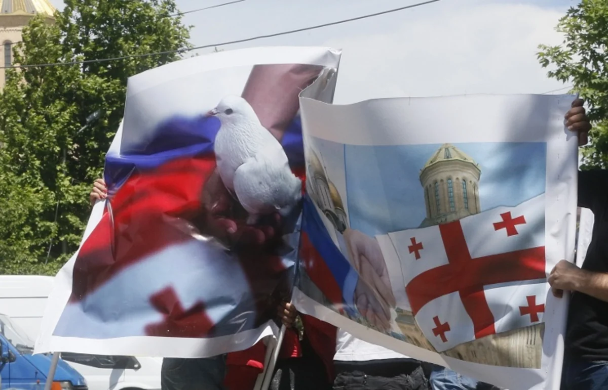 Media: Georgians look to Russia despite past tensions