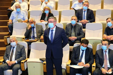 Xəstəxanalarda mövcud nöqsanların aradan qaldırılması üçün tapşırıqlar verilib