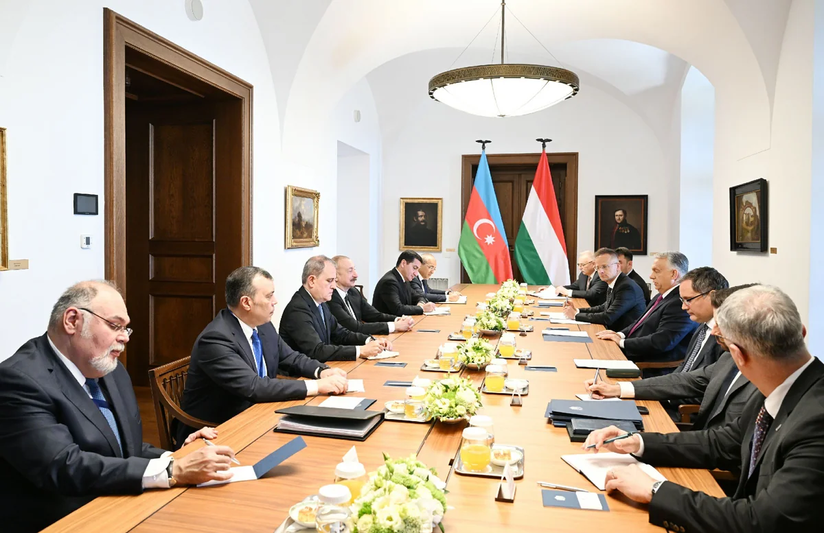Budapeştdə Azərbaycan Prezidentinin Macarıstanın Baş naziri ilə geniş tərkibdə görüşü olub - YENİLƏNİB