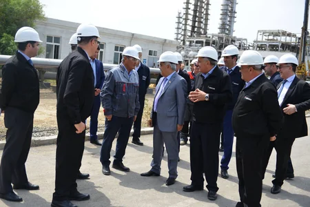 SOCAR prezidenti Etilen-Polietilen Zavodundakı təmir və modernizasiya işlərinin gedişi ilə tanış olub