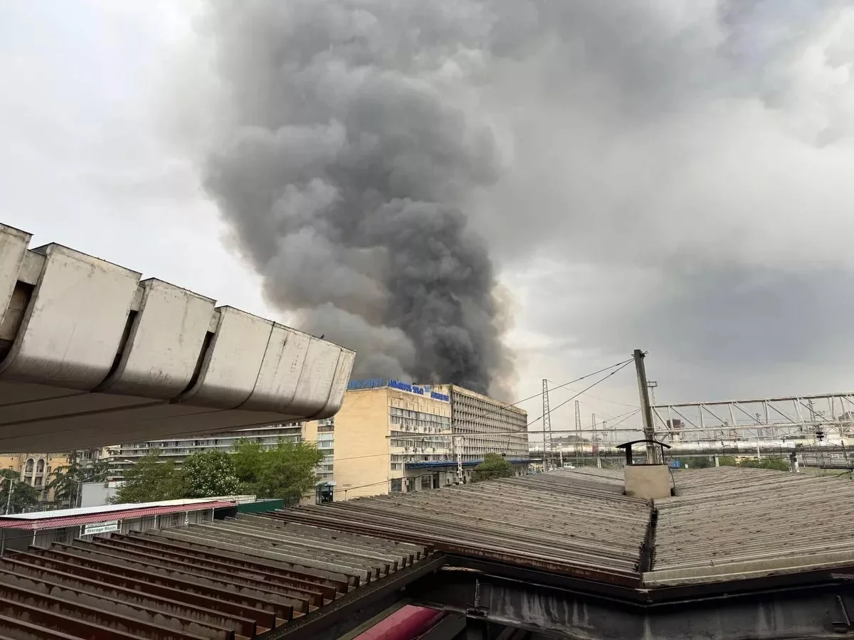 Tbilisidə bazarda baş verən güclü yanğın söndürülüb - YENİLƏNİB