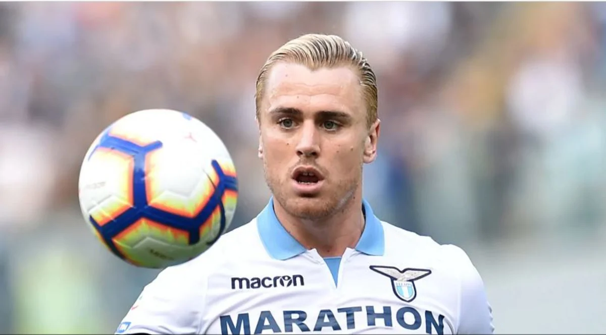 Rəqibini dişləyən futbolçu 4 oyunluq cəzalandı