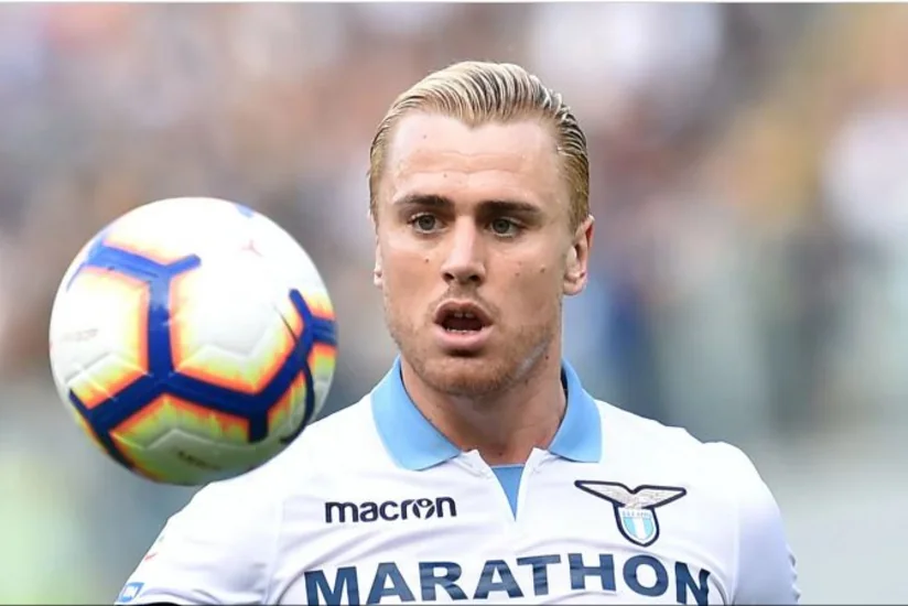 Rəqibini dişləyən futbolçu 4 oyunluq cəzalandı