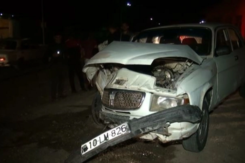 В Ширване машина врезалась в магазин