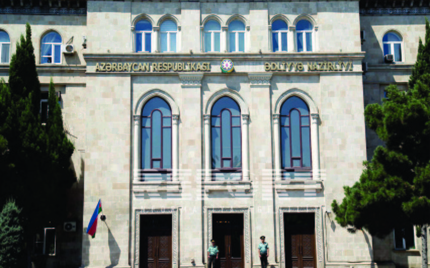 Azərbaycanda 4 nəfər ədliyyə orqanlarından xaric olunub