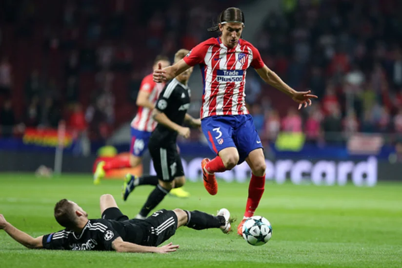 На матче с Карабахом футболист Атлетико получил травму