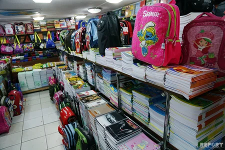 Azərbaycanda orta məktəb dərslikləri satışa çıxarılıb - REPORTAJ