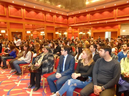 Bakıda tanınmış yazıçı Hikmet Anıl Öztekinin seminarı və imza saatı keçirilib