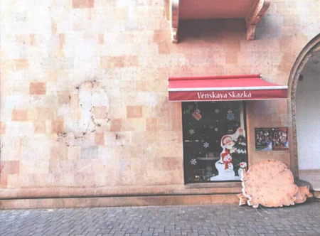 Bakıda tarixi abidələrin üzərindəki qanunsuz reklam lövhələri sökülüb