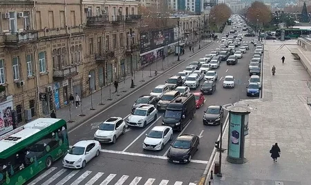 Bakının bir sıra yollarında tıxac yaranıb