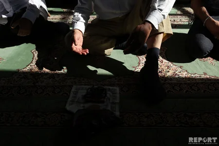 Праздничный намаз в мечети Тезепир - ВИДЕОРЕПОРТАЖ