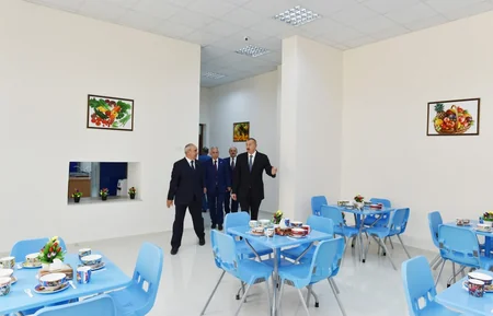 Prezident İlham Əliyev əsaslı təmir edilən 268 saylı xüsusi məktəbdə yaradılan şəraitlə tanış olub
