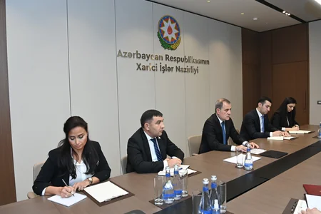 Ceyhun Bayramov Moldovanın yeni səfirinin etimadnaməsinin surətini qəbul edib