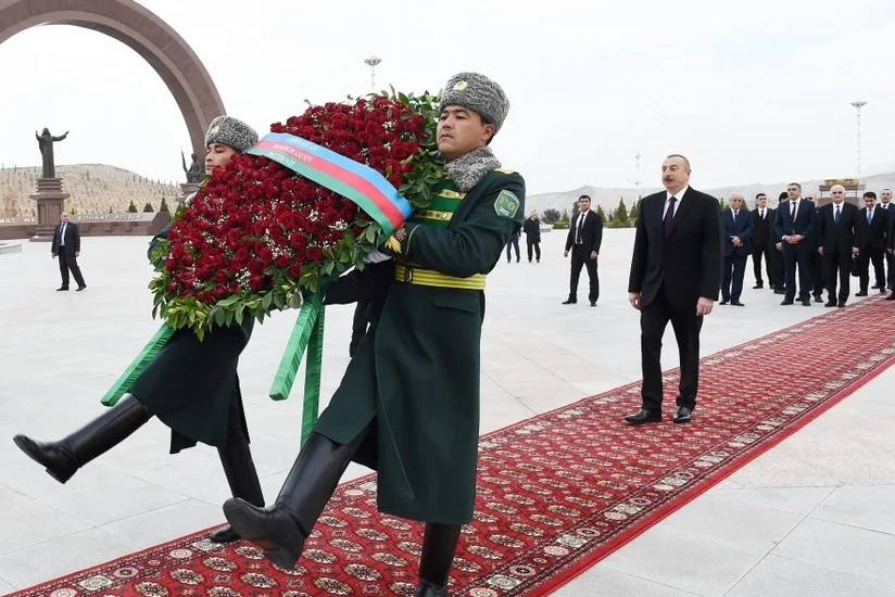 President Ilham Aliyev visits memorial complex People's memory’ in Ashgabat