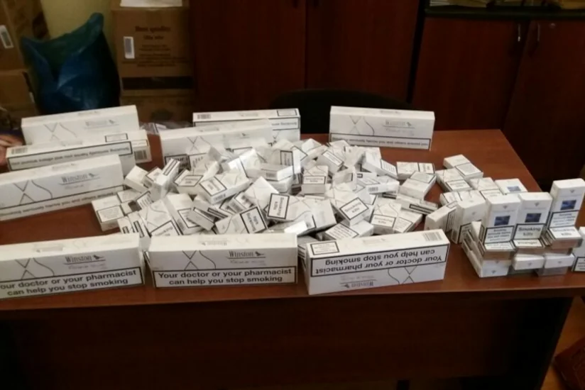 Azərbaycan gömrükçüləri avtomobildəki gizli saxlanc yerlərindən 5 400 ədəd siqaret aşkar edib