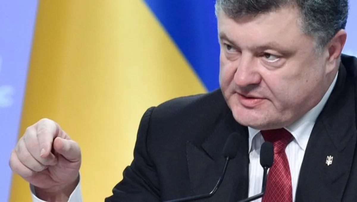 Порошенко внесет в Раду проект об отказе от внеблокового статуса