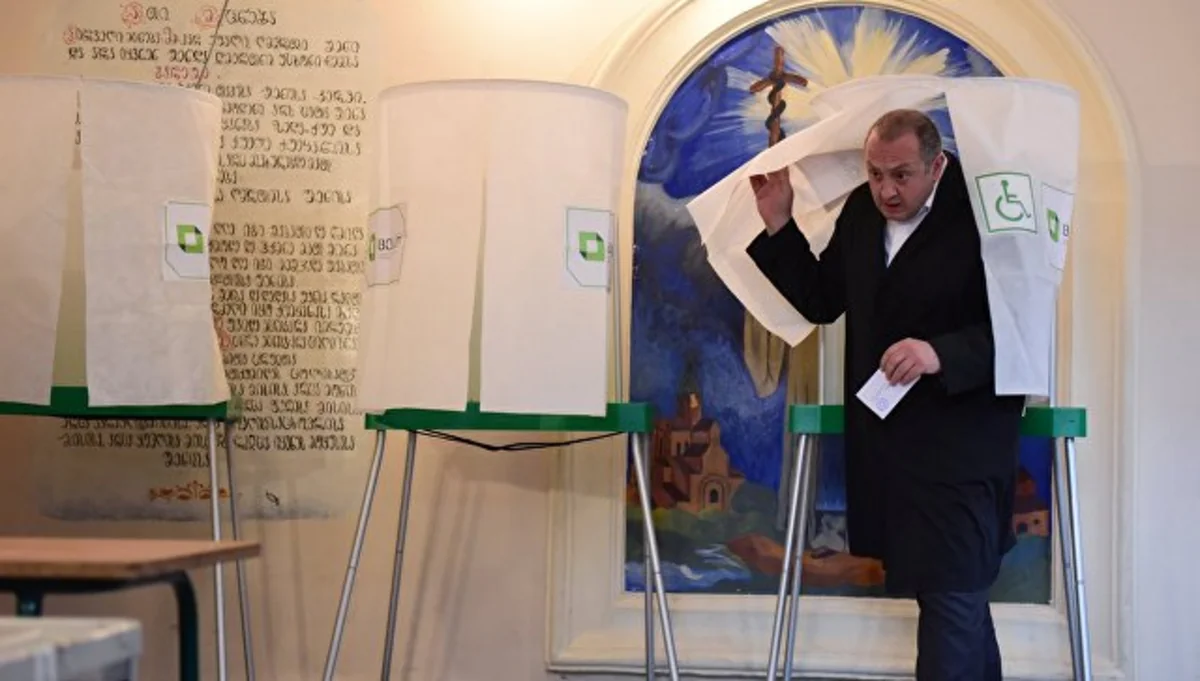 Премьер и президент Грузии проголосовали на выборах в местные органы власти