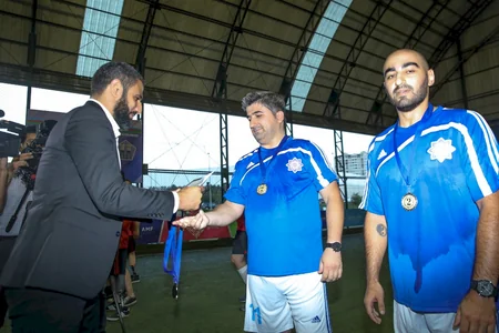 Protezlə təmin edilən qazilər futbol oynayıb