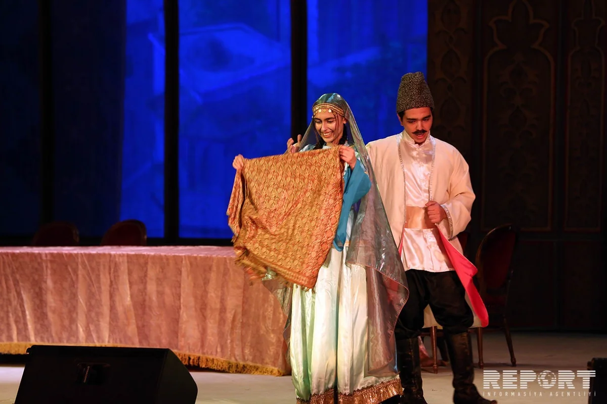 Студенты Бакинской высшей школы нефти исполнили оперетту Не та, так эта - ВИДЕО