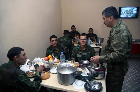 Министр обороны Азербайджана высоко оценил боевой дух и уровень морально-психологической подготовки военнослужащих