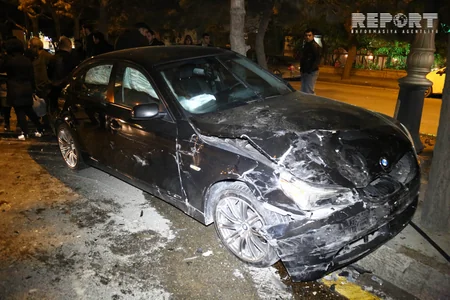 Bakıda qəfil dönmə əməliyyatı edən maşın qəzaya səbəb olub - FOTO - VİDEO - YENİLƏNİB