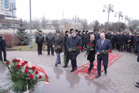 Different nations and local officials commemorate Heydar Aliyev in Astrakhan