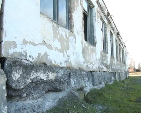 Ucarda kənd xəstəxanası qəzalı vəziyyətdədir, hər an uça bilər