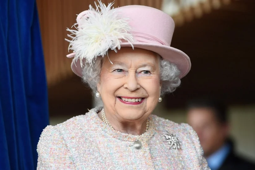 Эксперт рассказал, на чей звонок Елизавета II отвечает лично