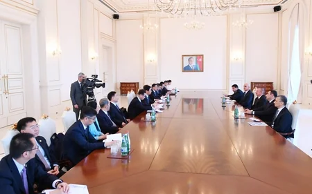 Президент Ильхам Алиев принял председателя Постоянного комитета Всекитайского собрания народных представителей - ОБНОВЛЕНО
