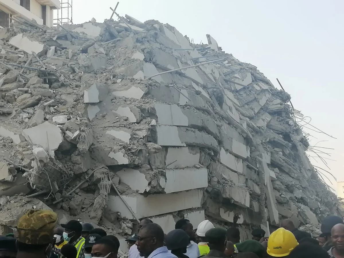 Nigeriyada 21 mərtəbəli bina çöküb, ölənlər var