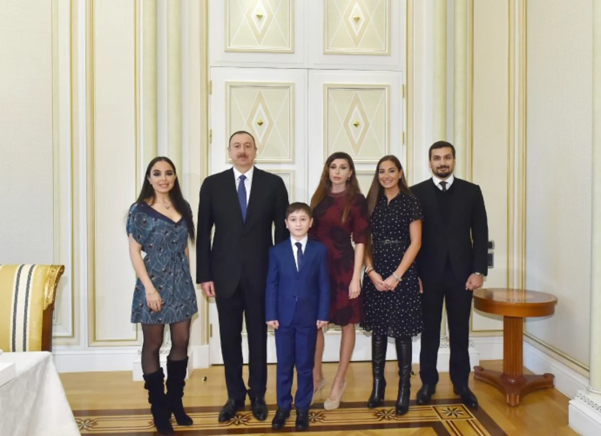 ​Azərbaycan Prezidenti Gəncənin 11 yaşlı sakini ilə görüşüb