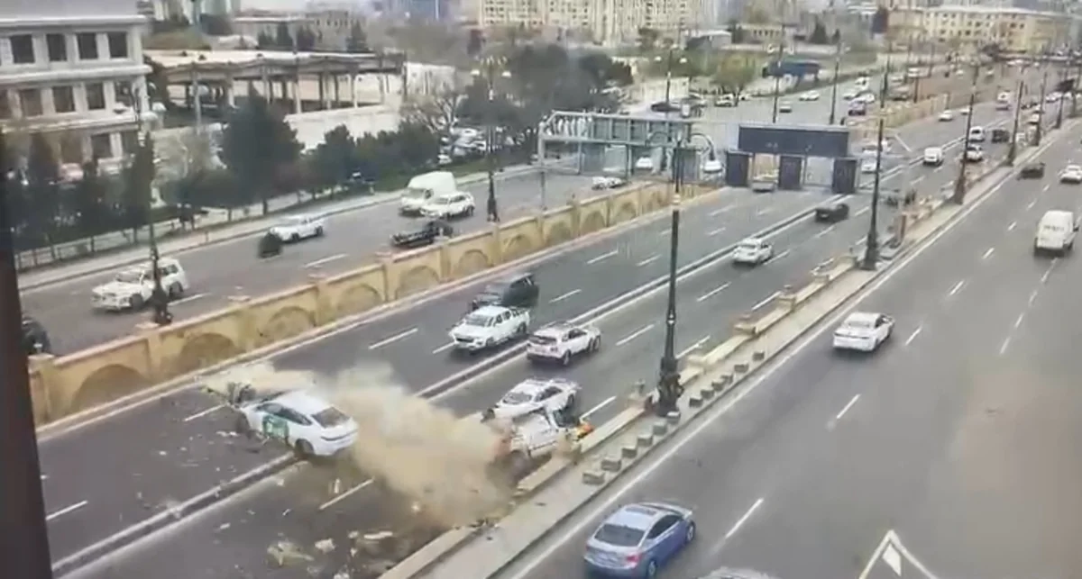 Heydər Əliyev prospektində baş verən qəza ilə bağlı polis araşdırma aparır - YENİLƏNİB