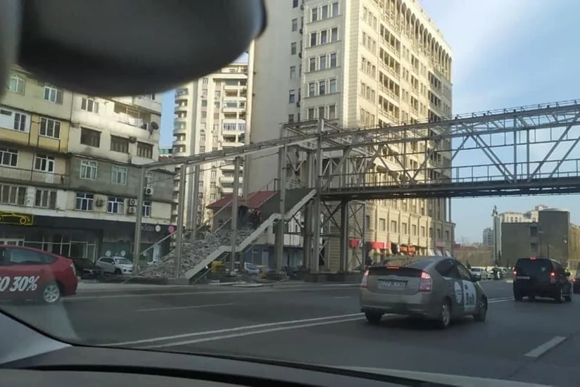 Bakının Koroğlu Rəhimov küçəsində piyada keçidinin sökülməsinin səbəbi açıqlanıb