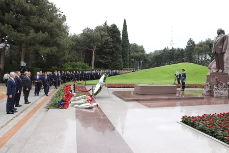 Коллектив министерства экономики почтил память Гейдара Алиева