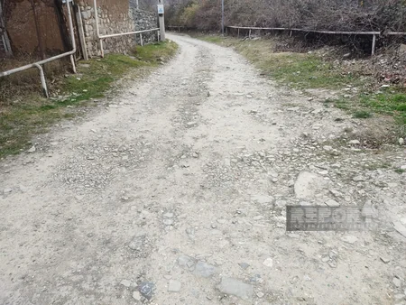 Asfalt dağılıb, yağış yağan kimi palçıq dizə çıxır - Calut sakinlərinin yol problemi