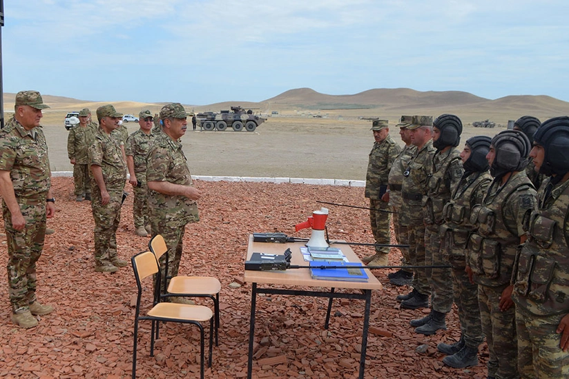 Zakir Həsənov poliqona gedib, hərbçilərin atış məşğələlərini izləyib