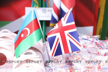 Britaniya səfirliyi Bakıda xeyriyyə yarmarkası təşkil edib