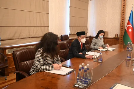 İndoneziyanın yeni səfiri etimadnaməsinin surətini Ceyhun Bayramova təqdim edib