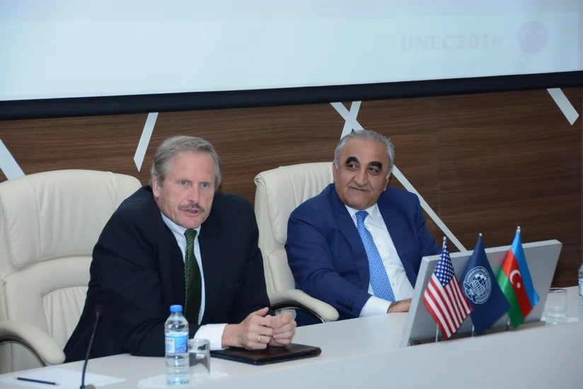 ABŞ səfiri: Neftin qiymətinin ucuzlaşması Azərbaycan üçün ciddi problem yaratmayıb