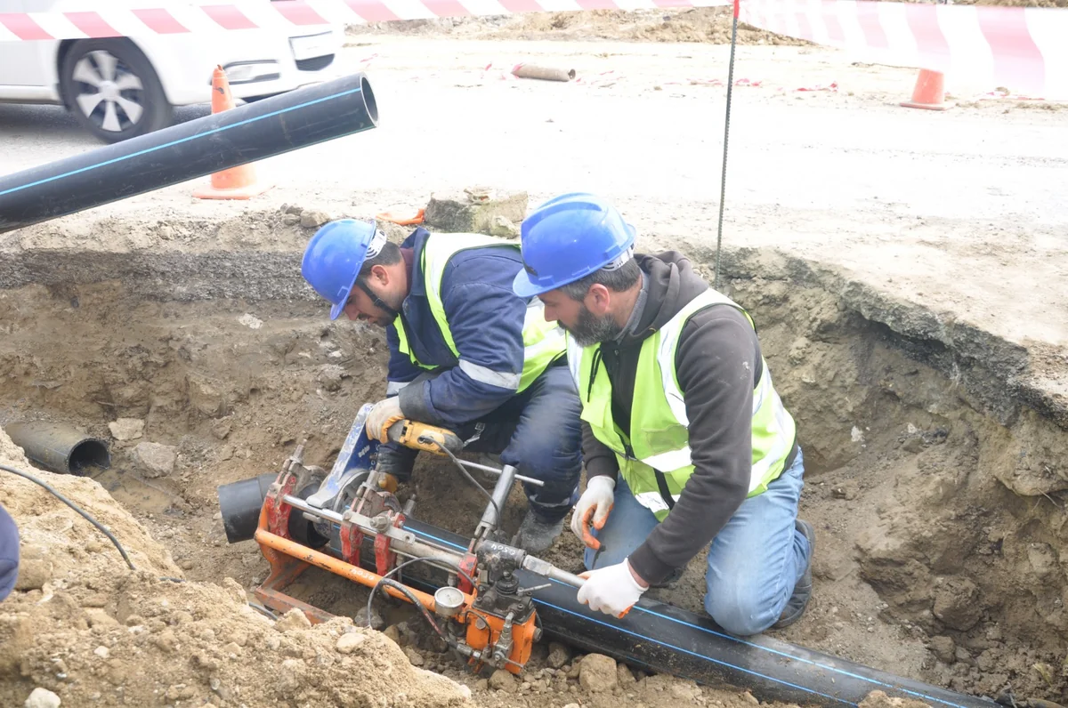 Nərimanovda bəzi küçələrdə su xətlərinin yeri dəyişdirilir