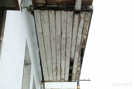 Bakı küçələrində daha bir “balkon” problemi - FOTO
