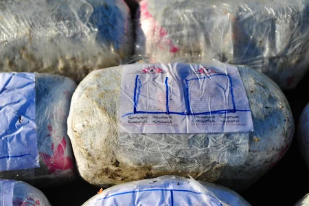 Xəzərin sahilində 200 kiloqramdan çox narkotik aşkarlanıb, üç nəfər saxlanılıb